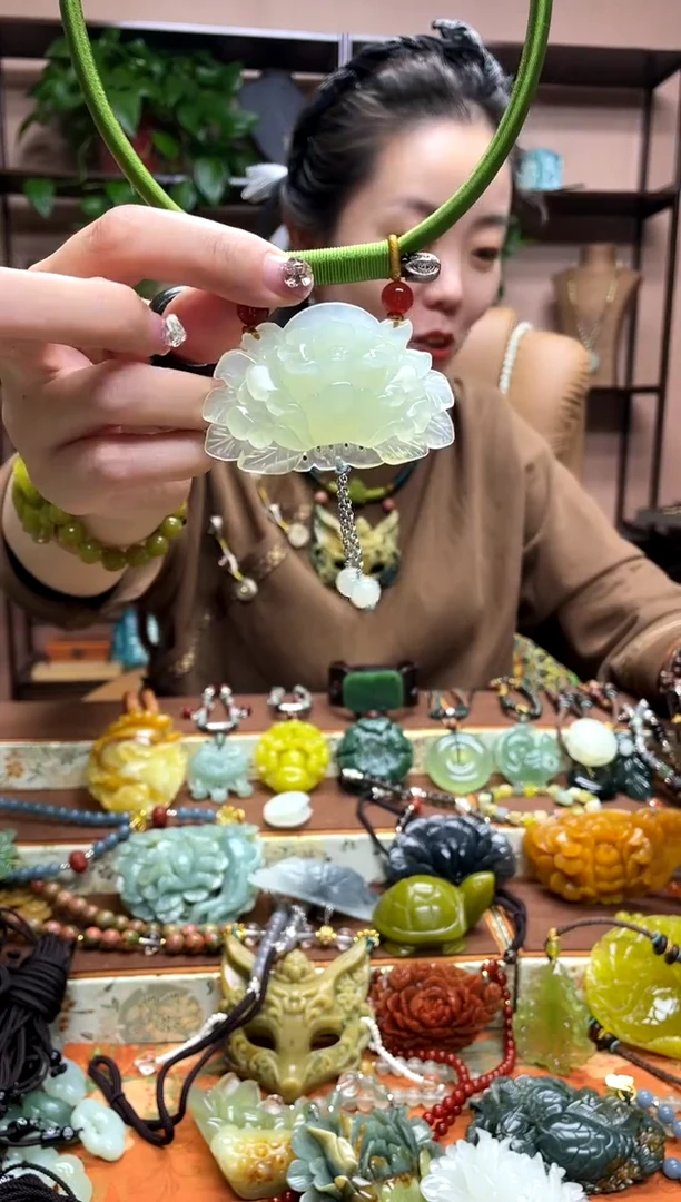 未镶嵌岫玉颈饰·2