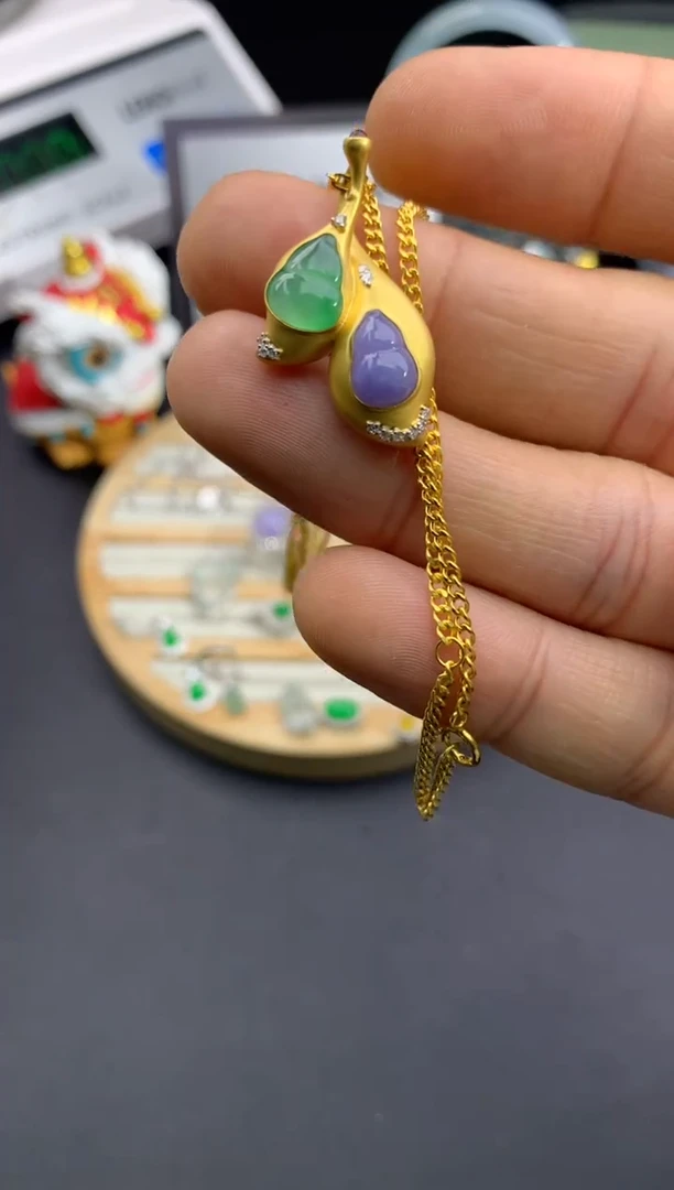 颈饰18K金镶嵌翡翠寄售不退换