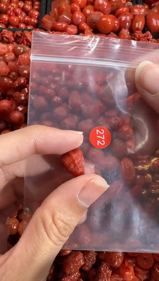 南红玛瑙未镶嵌颈饰0