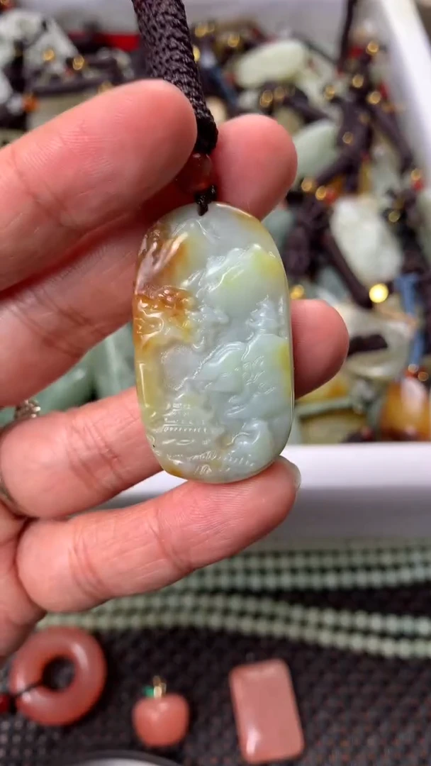 【闪购商品】和田玉颈饰未镶嵌多样性发货没有证书.拍一发一，有瑕