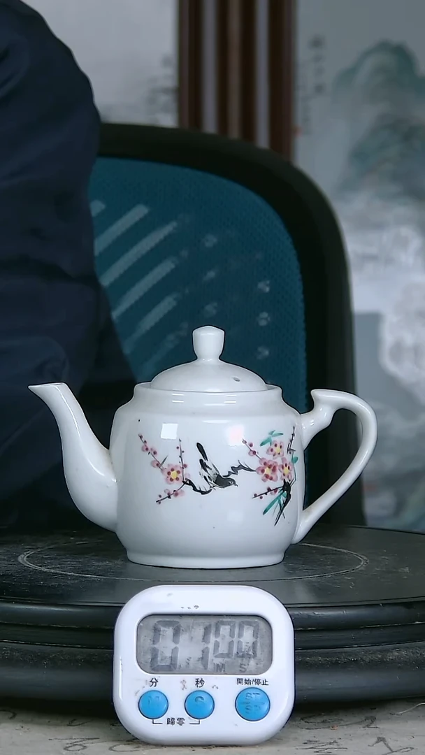 陶粉彩精绘花鸟图壶
