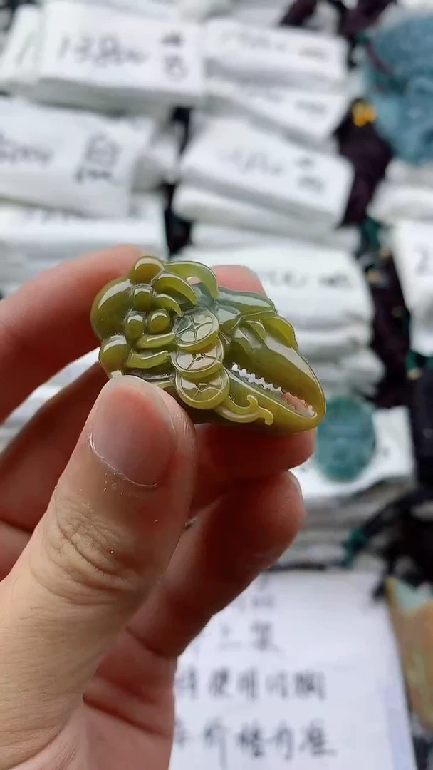 翡翠未镶嵌颈饰88888888