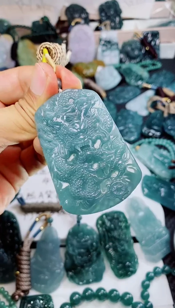 翡翠未镶嵌颈饰