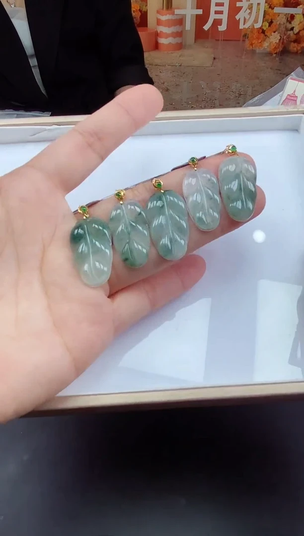 吊坠(不含链)18K金镶嵌翡翠叶子18K金扣多样性发其一@@CMT908