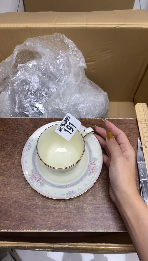 瓷片梅****霜隆莲瓷器欢迎大家