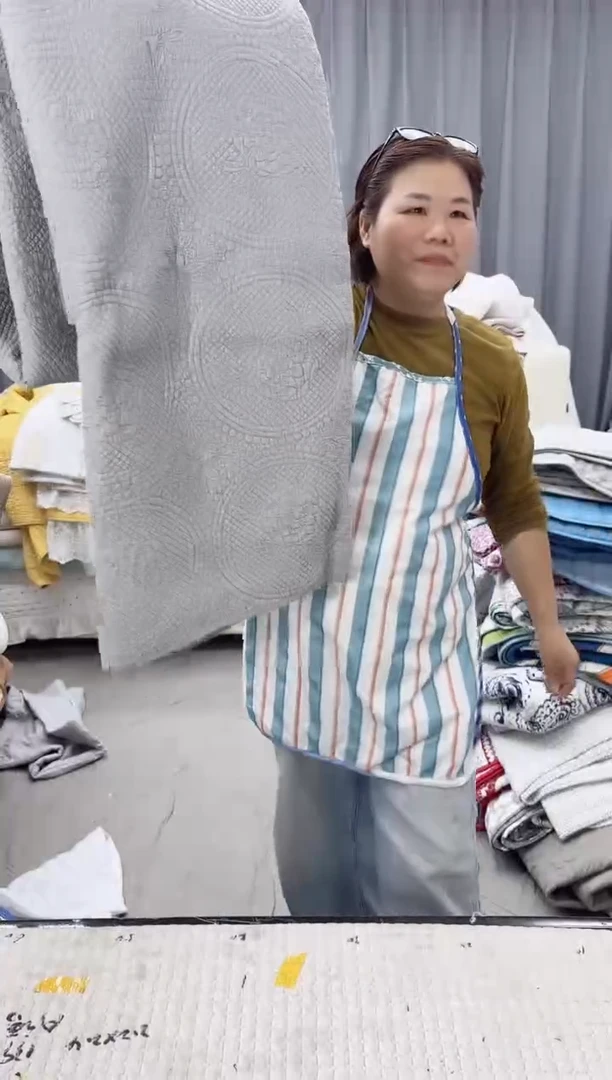 棉1.8*2.2灰色花好月圆纯棉床盖