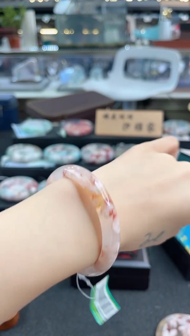 未镶嵌手镯石英质玉六*六圈口（赠品镯心）