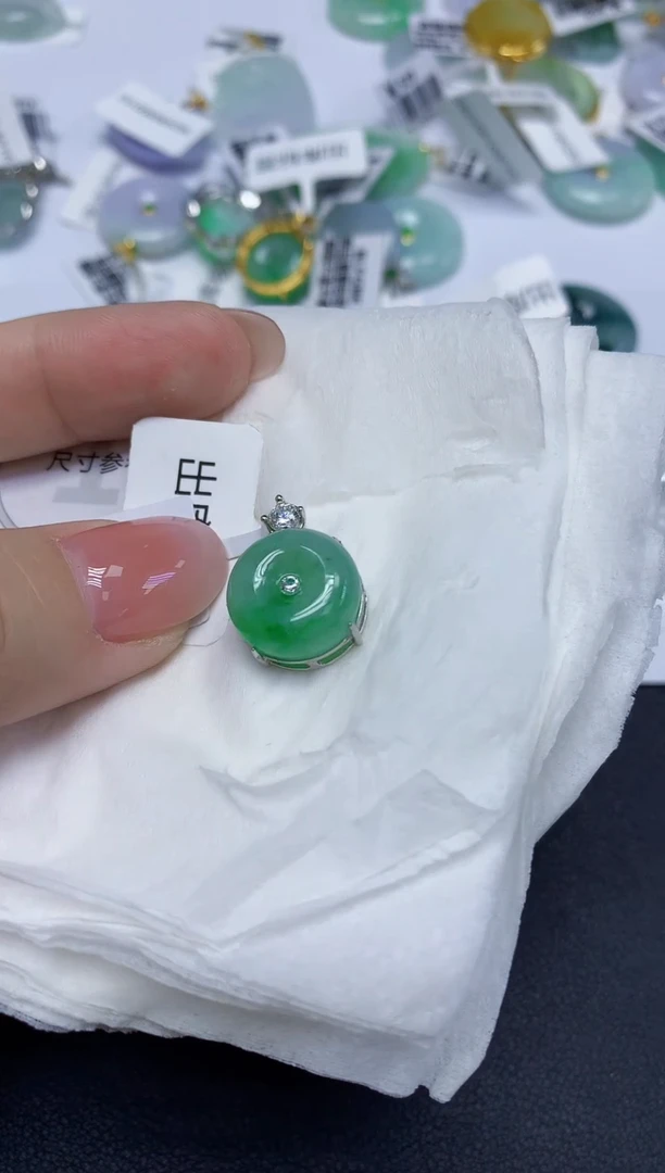 颈饰未镶嵌翡翠天然缅甸翡翠A货多样性发一件