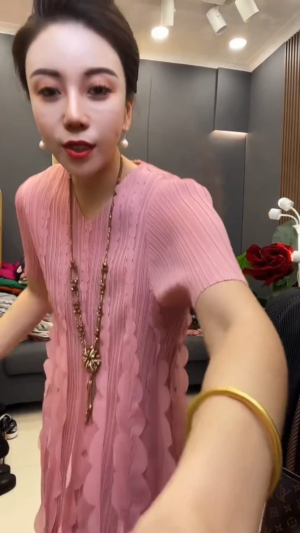 聚酯纤维（涤纶）粉色 花瓣裙