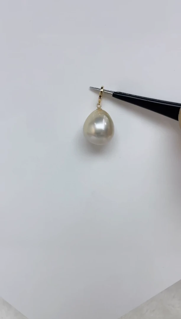 18K金镶嵌海水珍珠颈饰