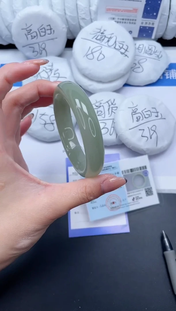 未镶嵌手镯石英质玉61-58DK