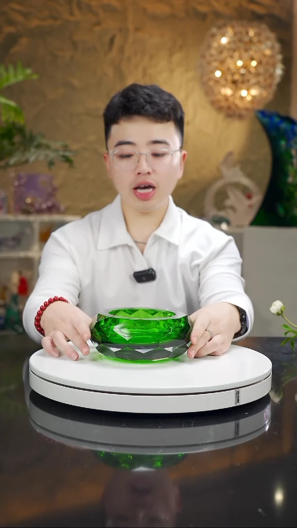 手工艺品琉璃切面祖母绿烟灰缸