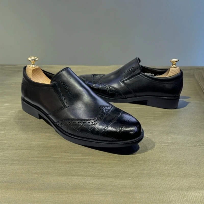 时尚男款透气尖头商务皮鞋耐磨轻质黑色皮鞋