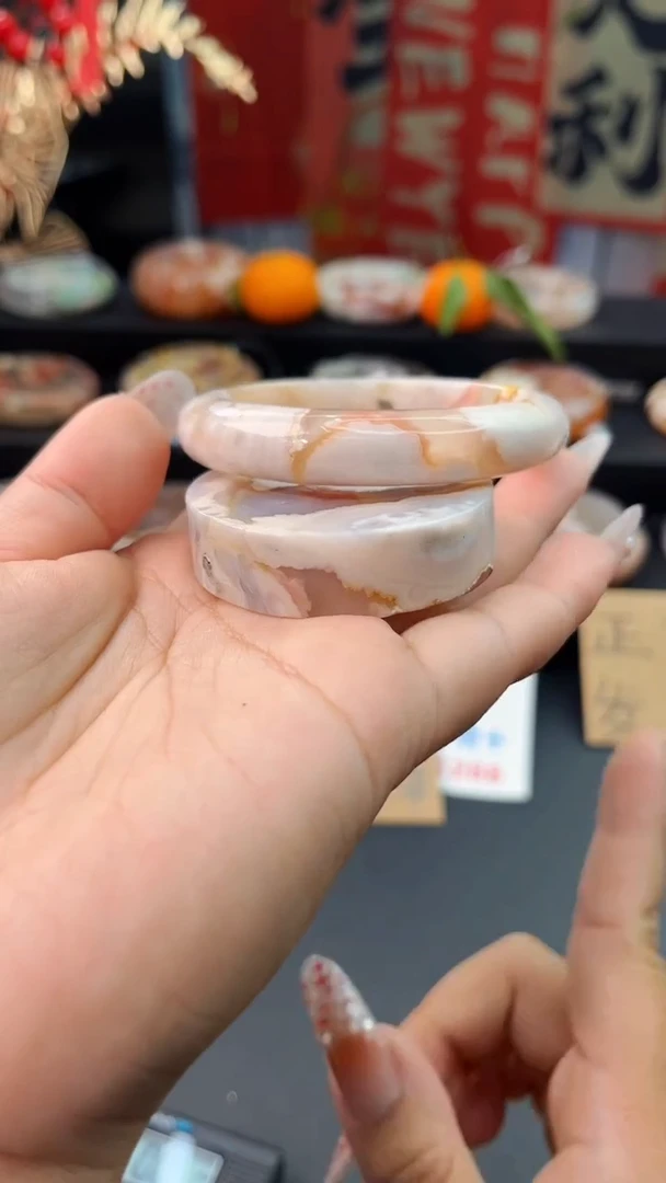 【闪购商品】石英质玉手镯未镶嵌赠送镯心（53圈口）无证书