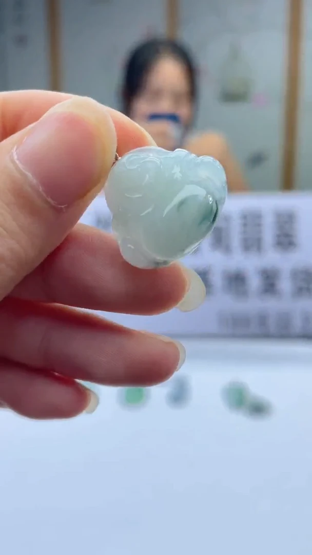 翡翠18K金镶嵌颈饰天然A货翡翠