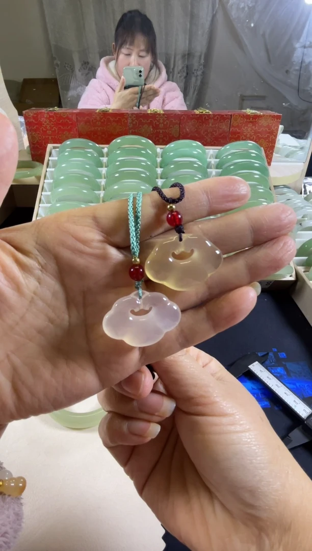 未镶嵌颈饰玛瑙/玉髓高冰玉髓祥云锁