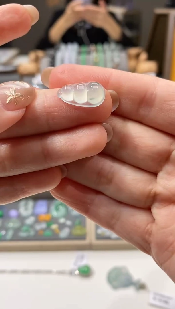 颈饰未镶嵌翡翠豆子