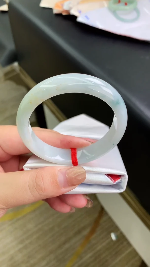 翡翠手镯未镶嵌翡翠手镯2