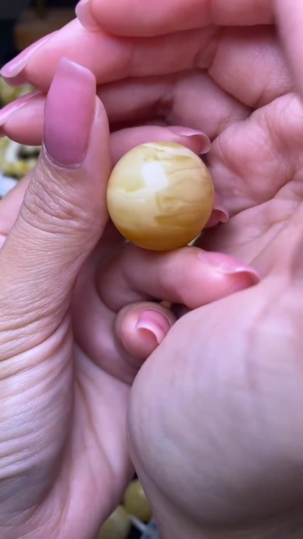 未镶嵌琥珀裸石葵.63