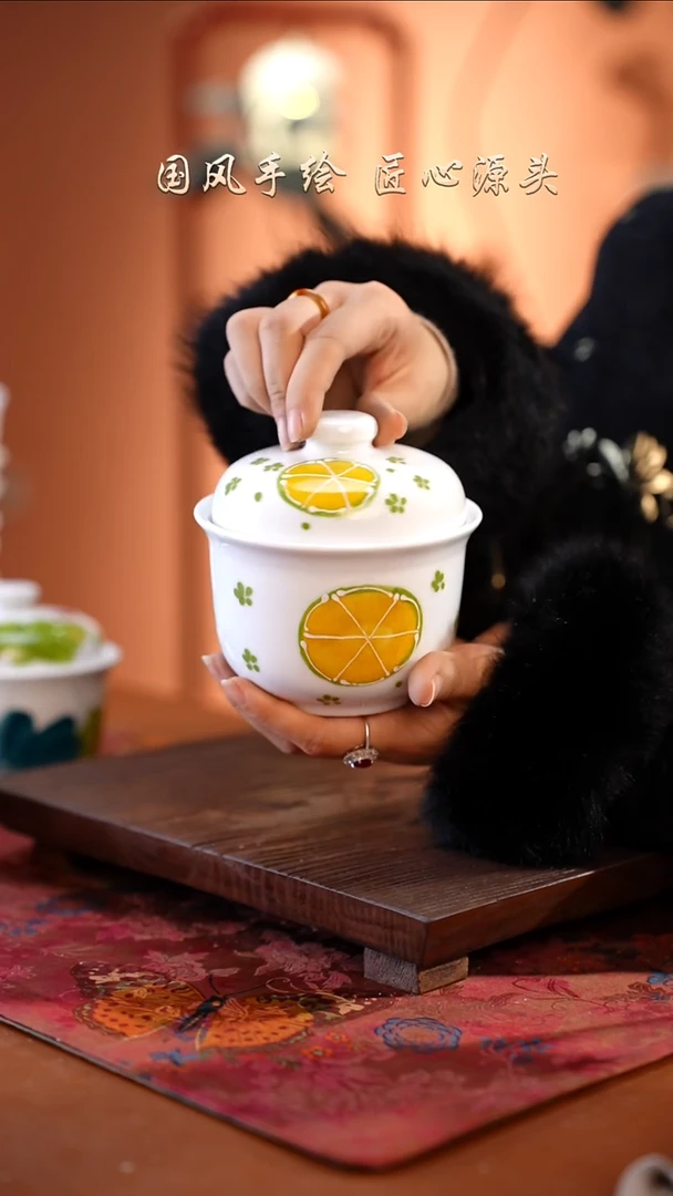 陶瓷景德镇高温釉中彩小炖盅直径11高10.5