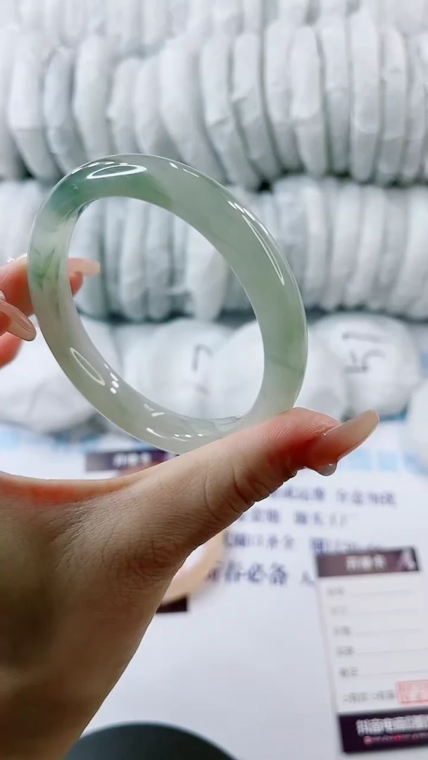 【闪购商品】石英质玉手镯未镶嵌0800066888-多样性发货