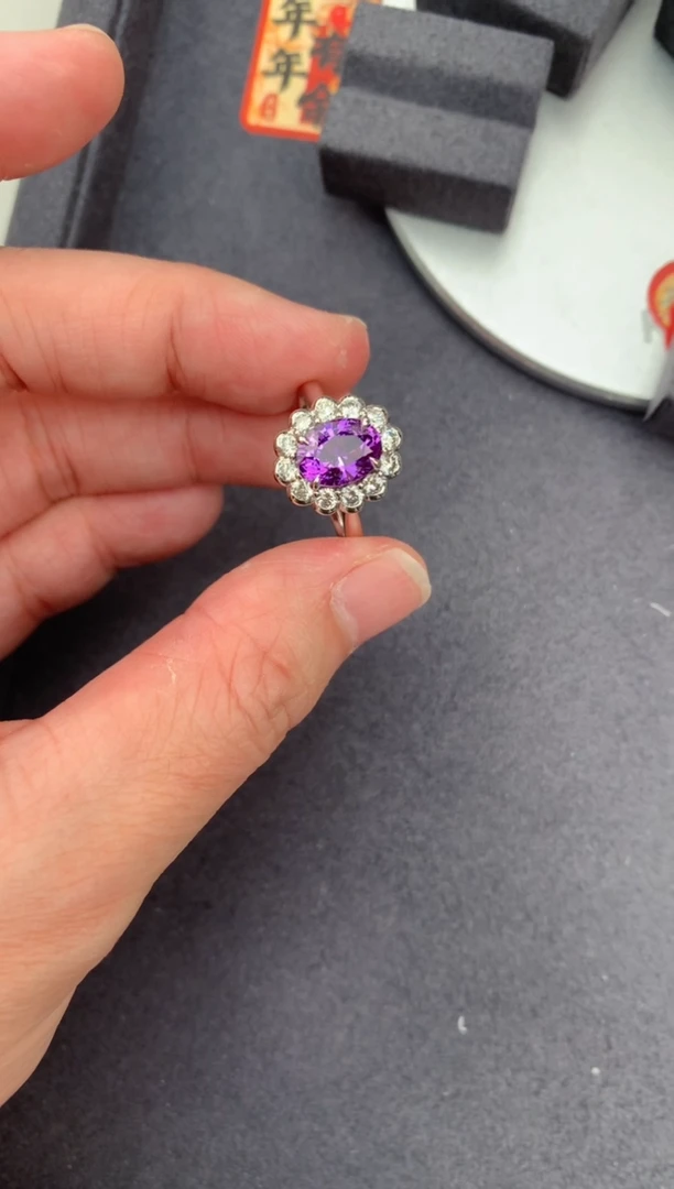 【闪购商品】彩色蓝宝石戒指18K金镶嵌2.2ct无烧紫蓝宝戒指