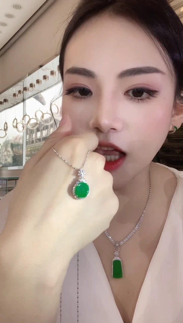 翡翠18K金镶嵌吊坠(不含链)A6