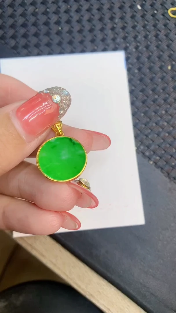颈饰未镶嵌翡翠1