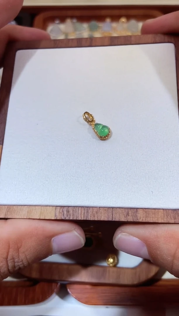 翡翠18K金镶嵌吊坠(不含链)1111111