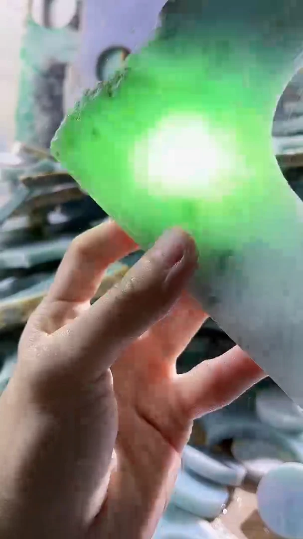翡翠裸石缅甸翡翠A货文7225