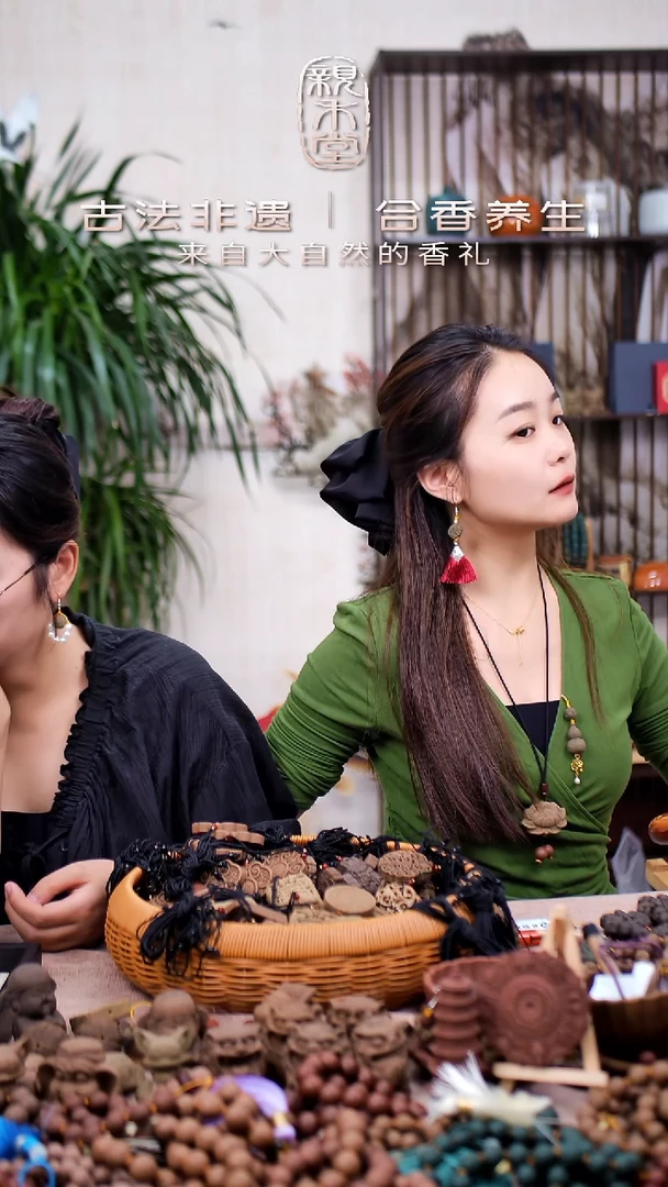 木沙***当香身丸小花朵加红色流苏耳钩款耳饰