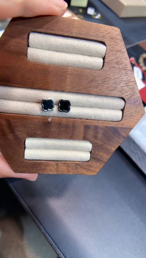 颈饰银S925镶嵌翡翠耳钉