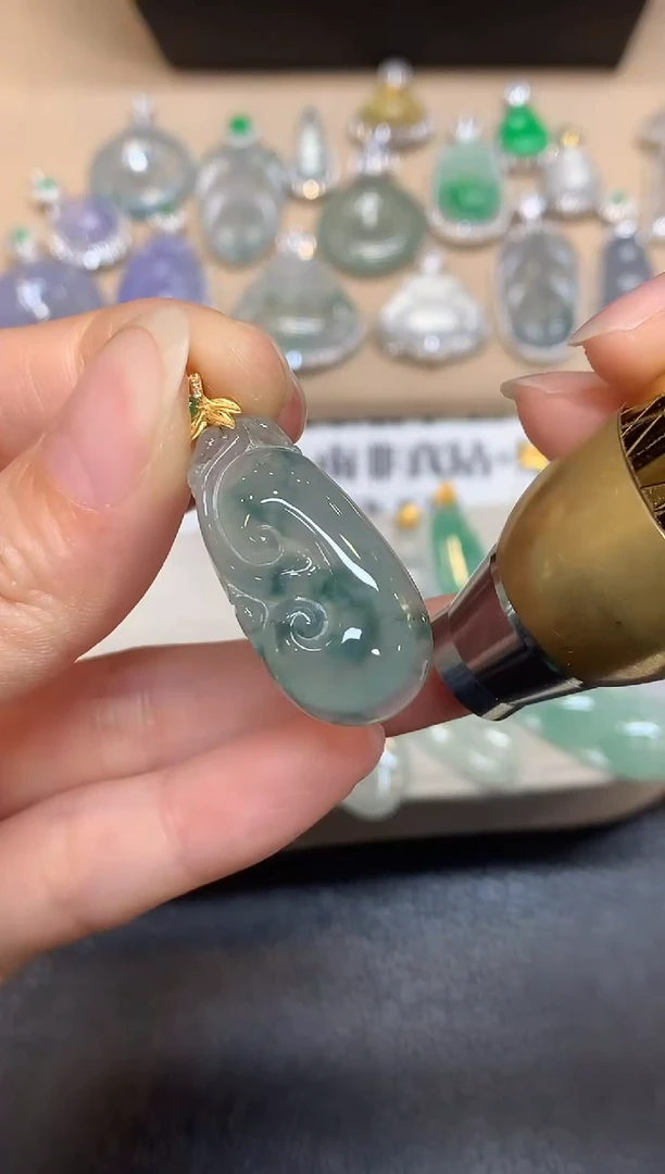 颈饰18K金镶嵌翡翠如意【无服务费