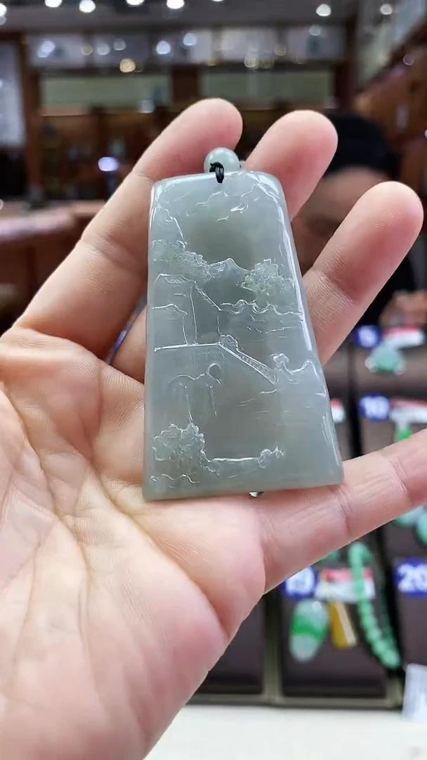 翡翠未镶嵌颈饰山水牌