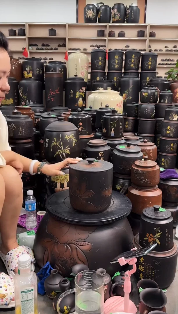罐瑕疵茶叶罐  225  荷花小八饼