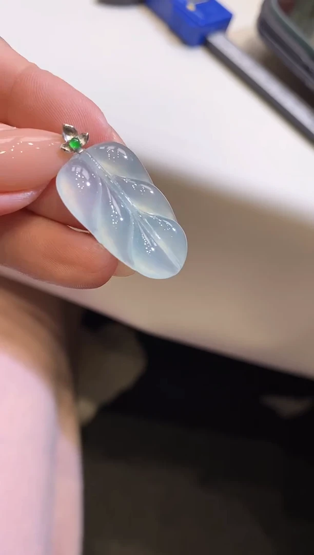 吊坠(不含链)18K金镶嵌翡翠叶子