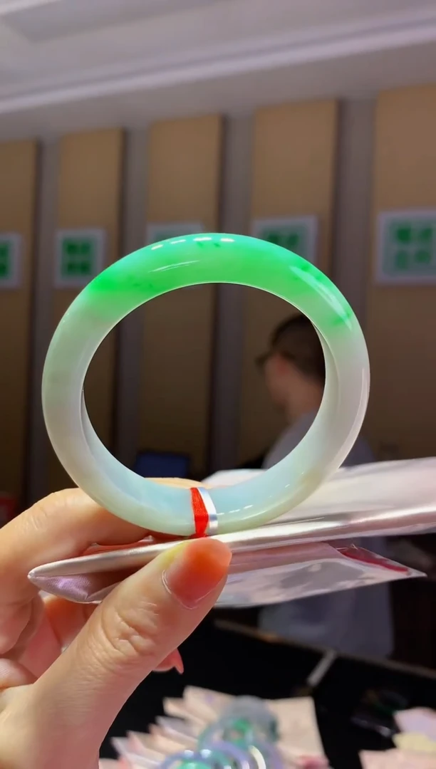 未镶嵌手镯翡翠- Q45圈口 56全款8万 定金2万