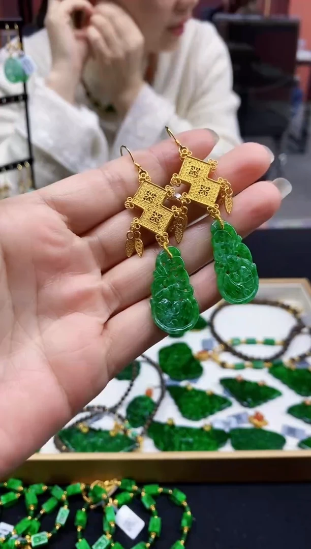 颈饰未镶嵌翡翠翡翠耳饰-96