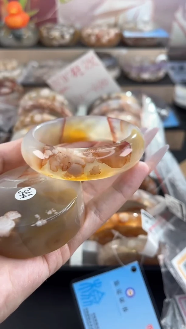 未镶嵌手镯石英质玉54
