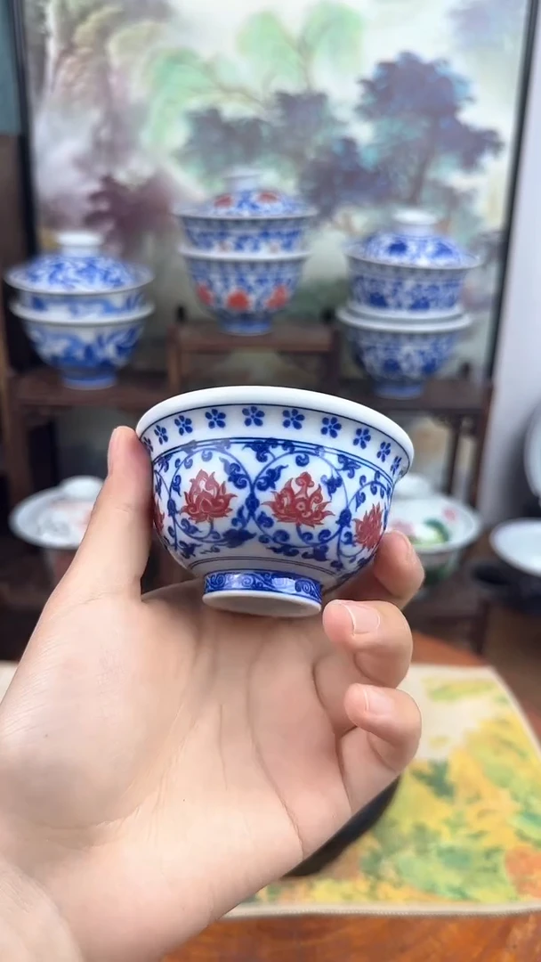 陶瓷青花釉里红缠枝莲小压手杯