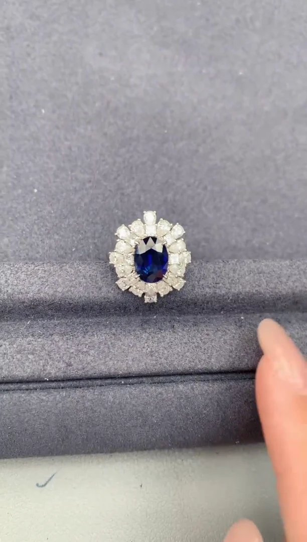 戒指蓝宝石18K金镶嵌2.1ct 皇家蓝蓝宝石戒指FA