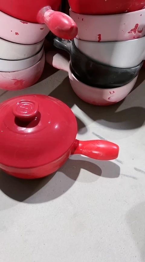 【闪购商品】瑕疵红色手把锅带盖