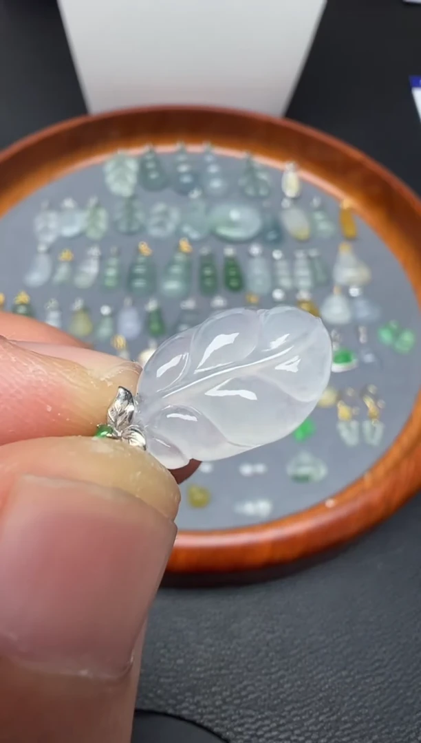 颈饰18K金镶嵌翡翠（43号）纯天然A货缅甸翡翠 叶子锁骨吊坠