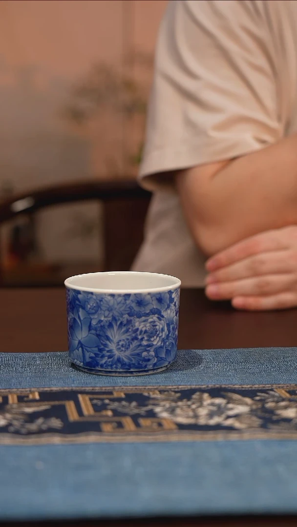 晓剑窑青花万花主人杯