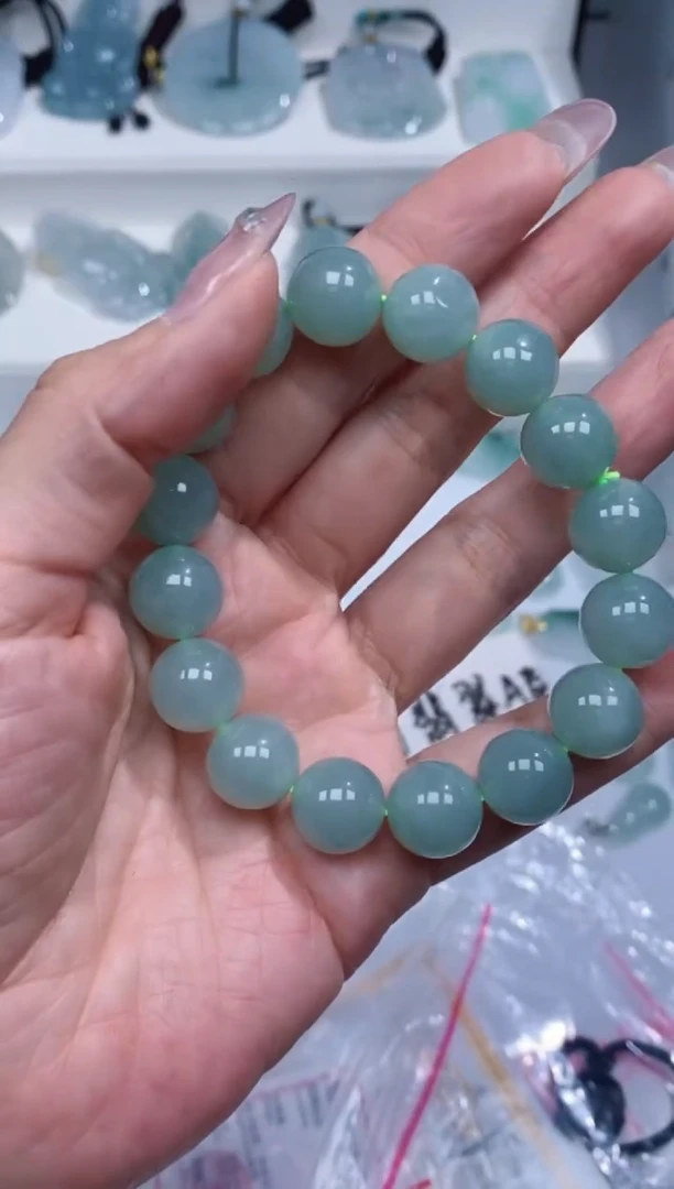 颈饰未镶嵌翡翠手串