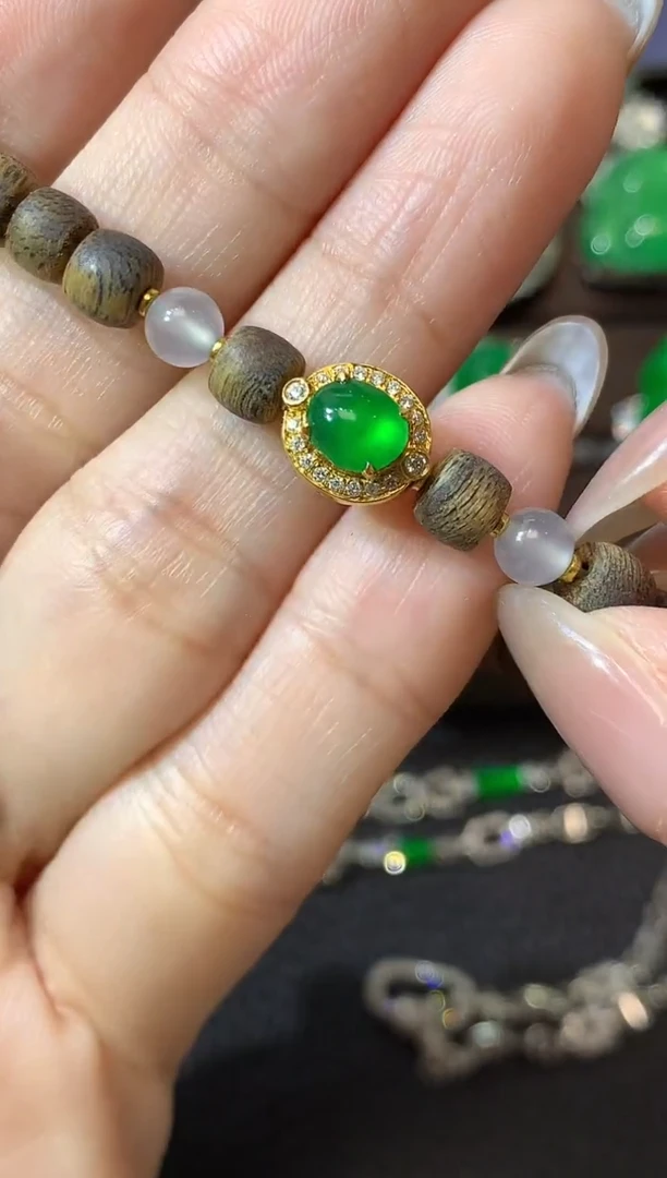 18K金镶嵌手串翡翠D12