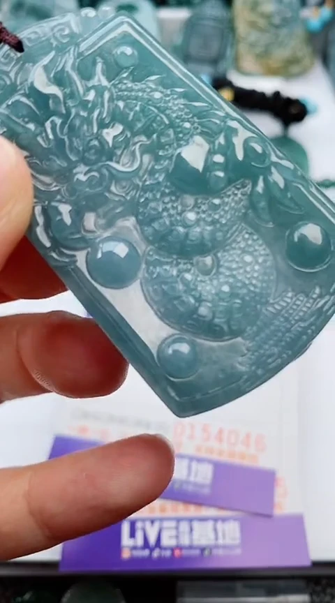 翡翠未镶嵌颈饰