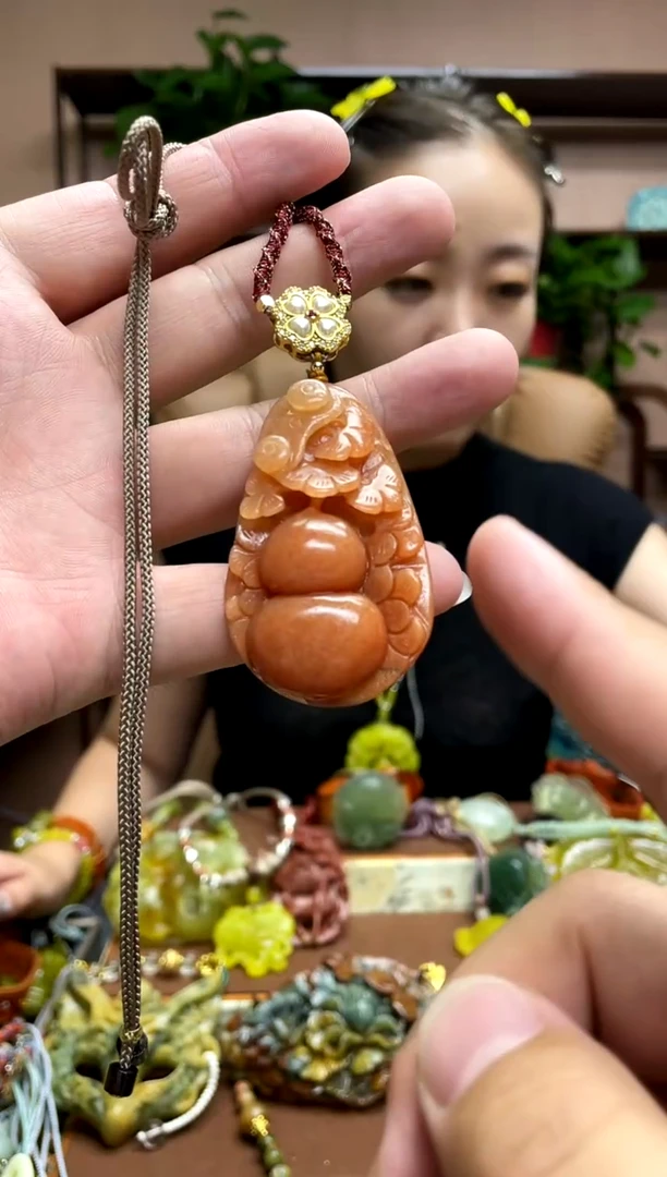 未镶嵌岫玉颈饰·