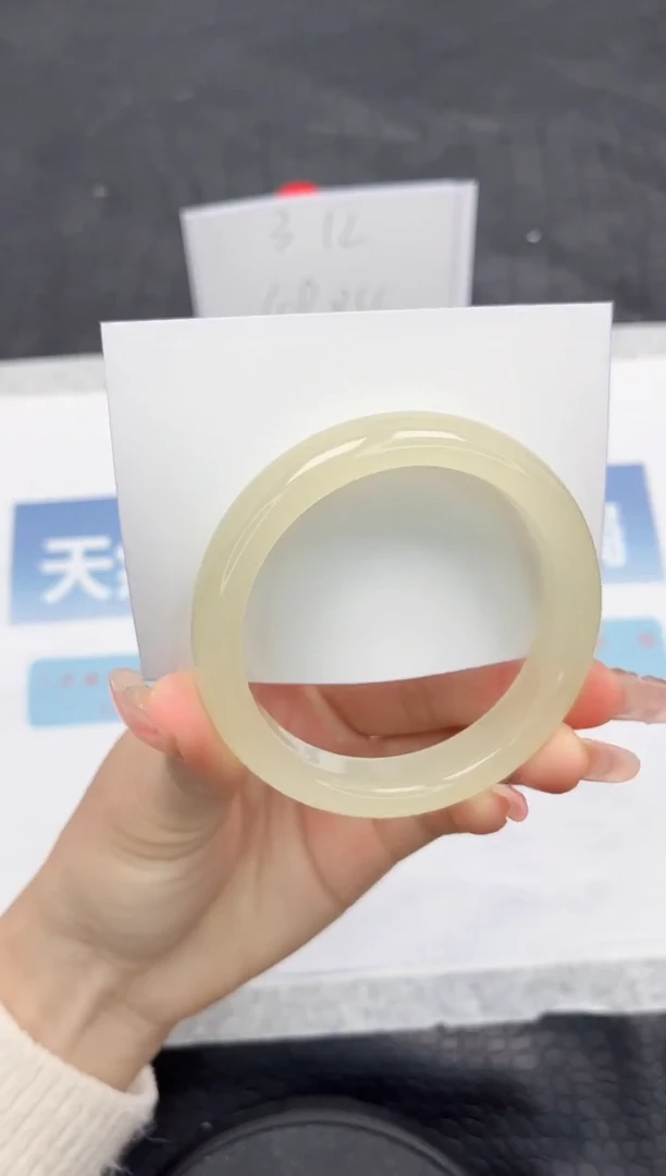 【闪购商品】石英质玉手镯未镶嵌L48-57.7