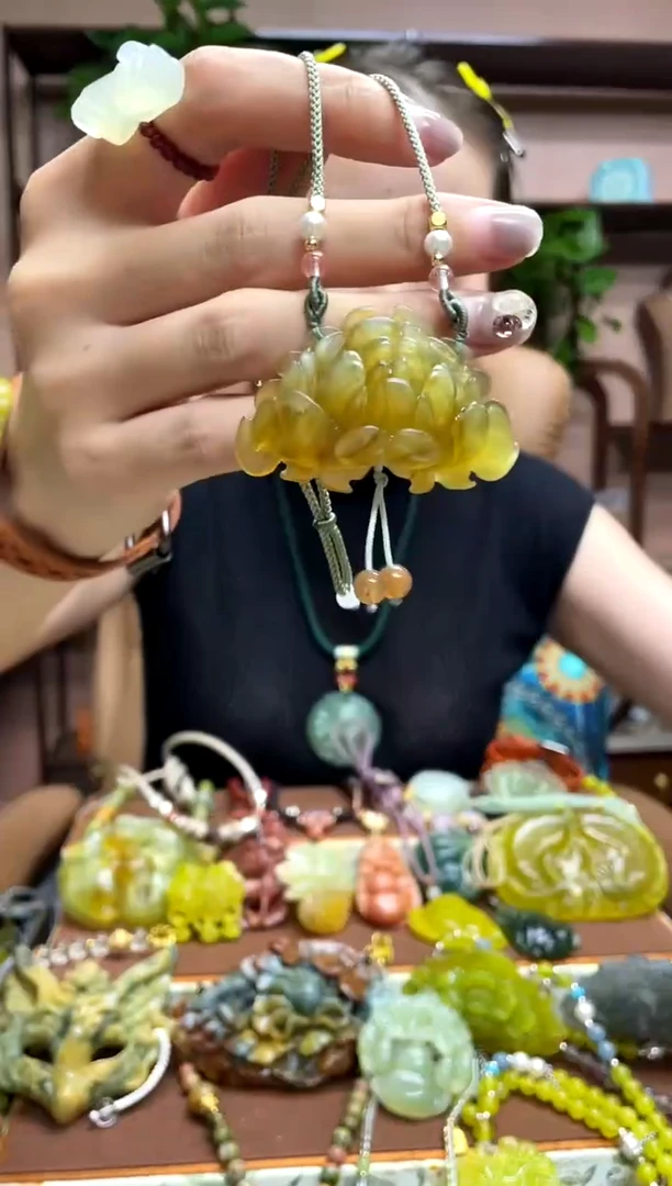 未镶嵌岫玉颈饰·1